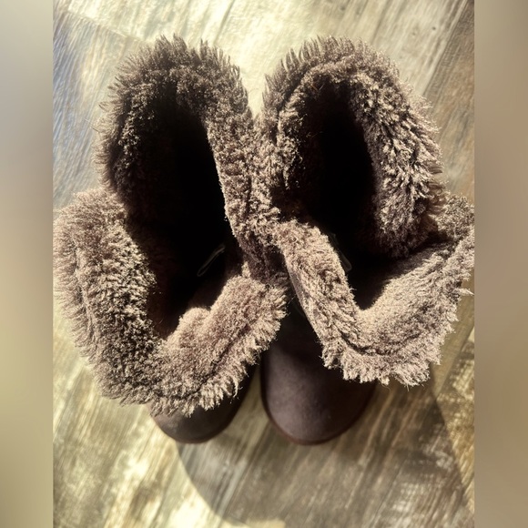 UGG Classic Bailey Boots With Buttons • Dark Brown Leather • Sheepskin • sz W6 - Picture 12 of 16